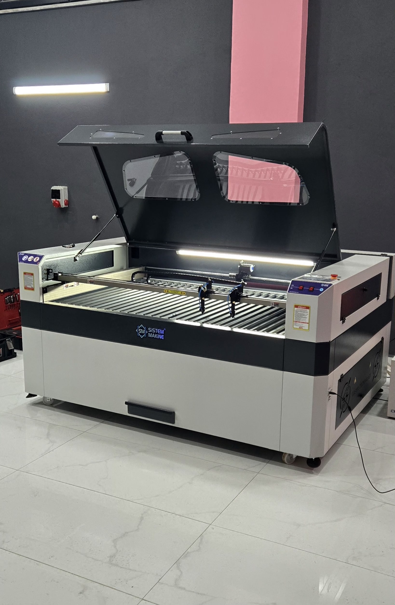 1350×2000 Çift Kafa Lazer Kesim Makinesi